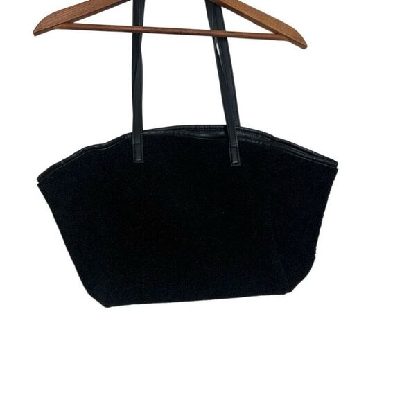 Neiman Marcus Black Shearling Sherpa Tote Bag - Picture 5 of 5